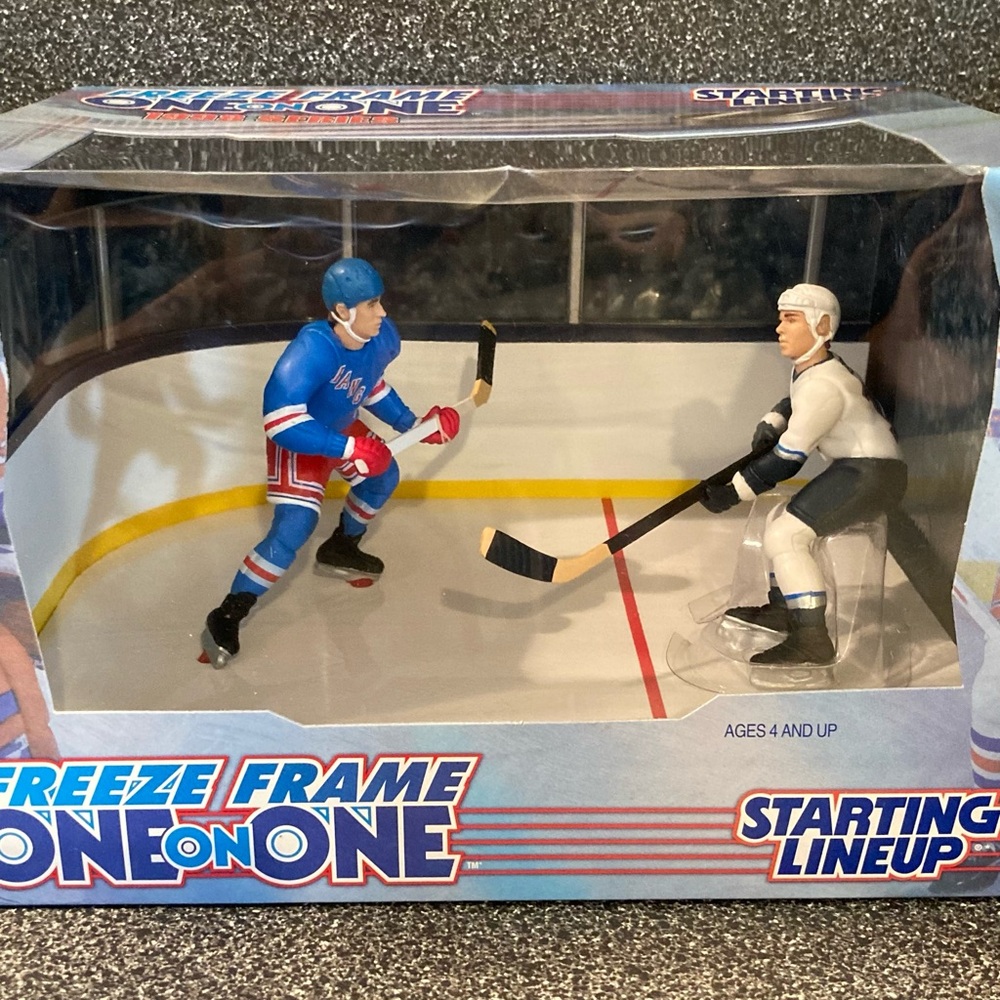 NWT NHL Factory Sealed Starting Lineup Freeze Frame One On One Gretzky
Bure 199